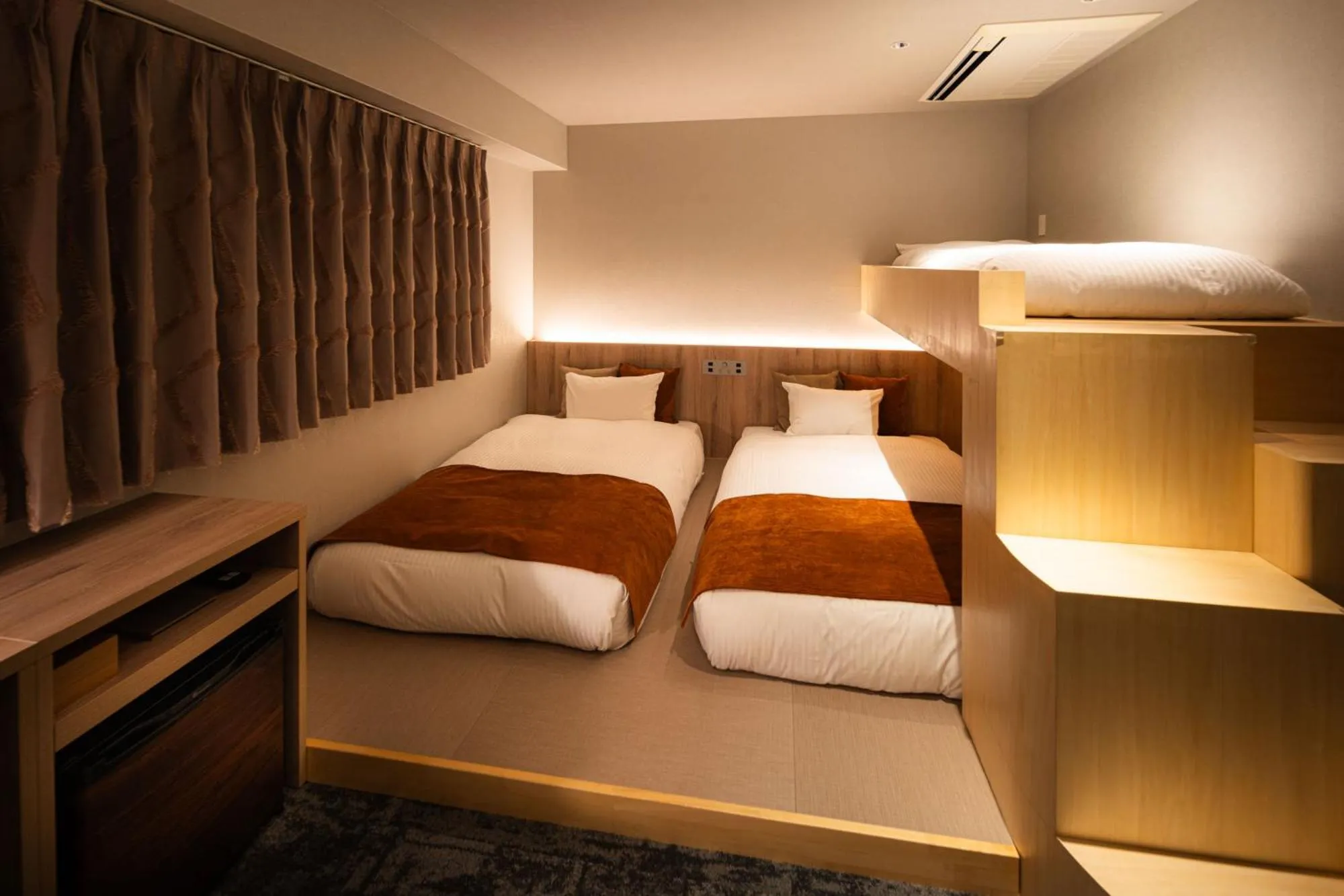 Deluxe Twin Room in R Hotel Namba South