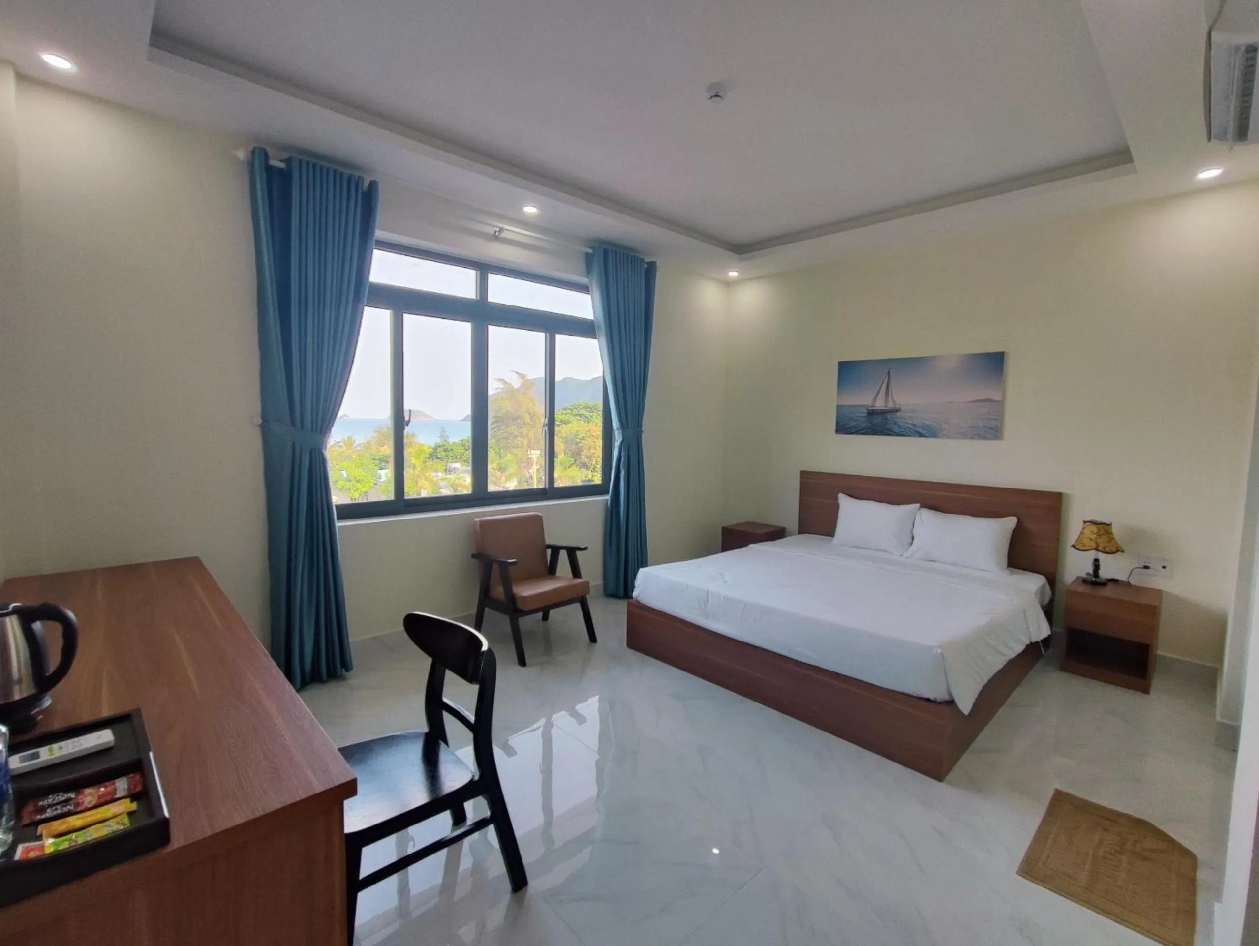 Queen Room with Sea View in Hoàng Anh Côn Đảo Hotel
