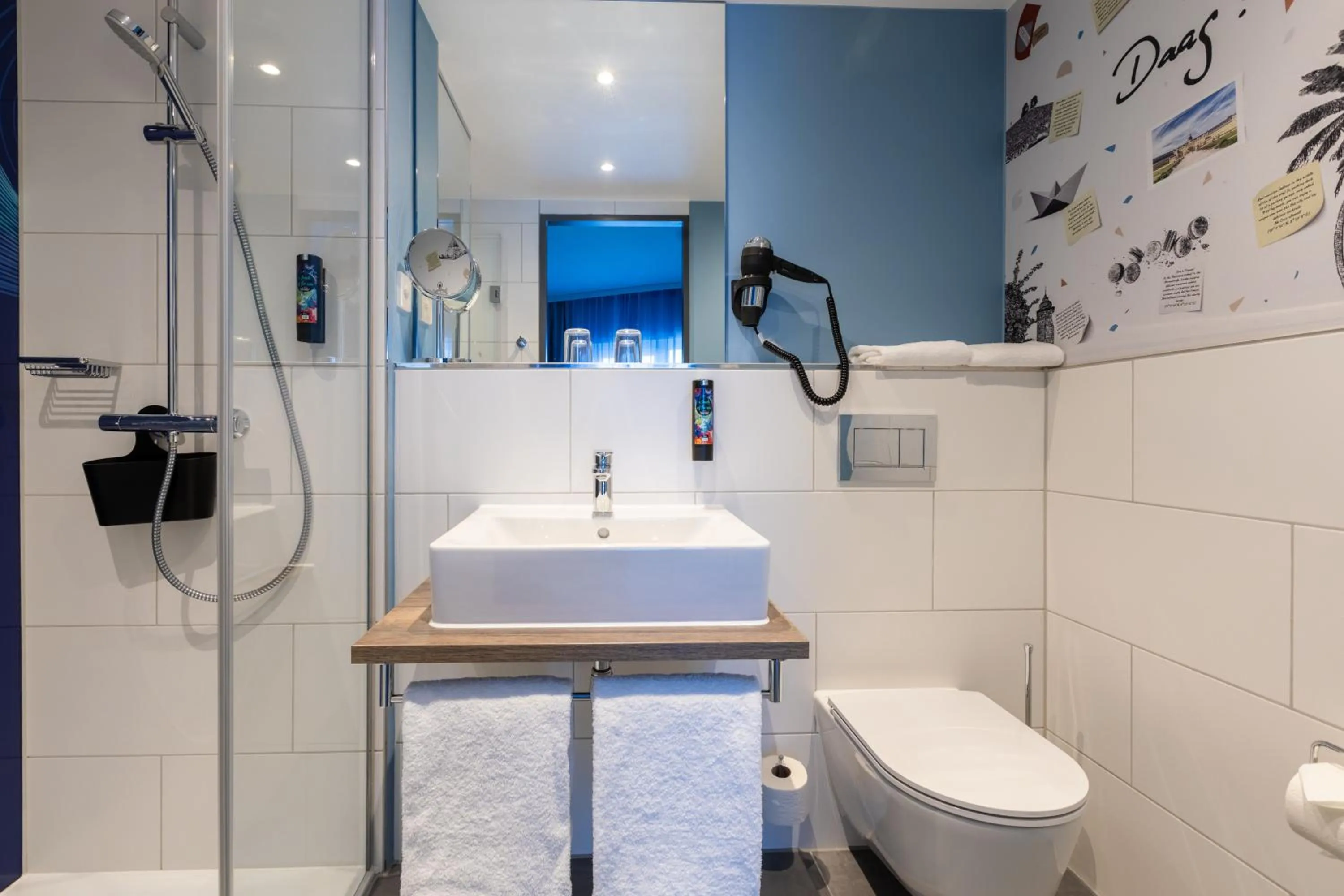 Standard Queen Room with Kitchenette in Holiday Inn-the niu, Wave Karlsruhe Oststadt by IHG