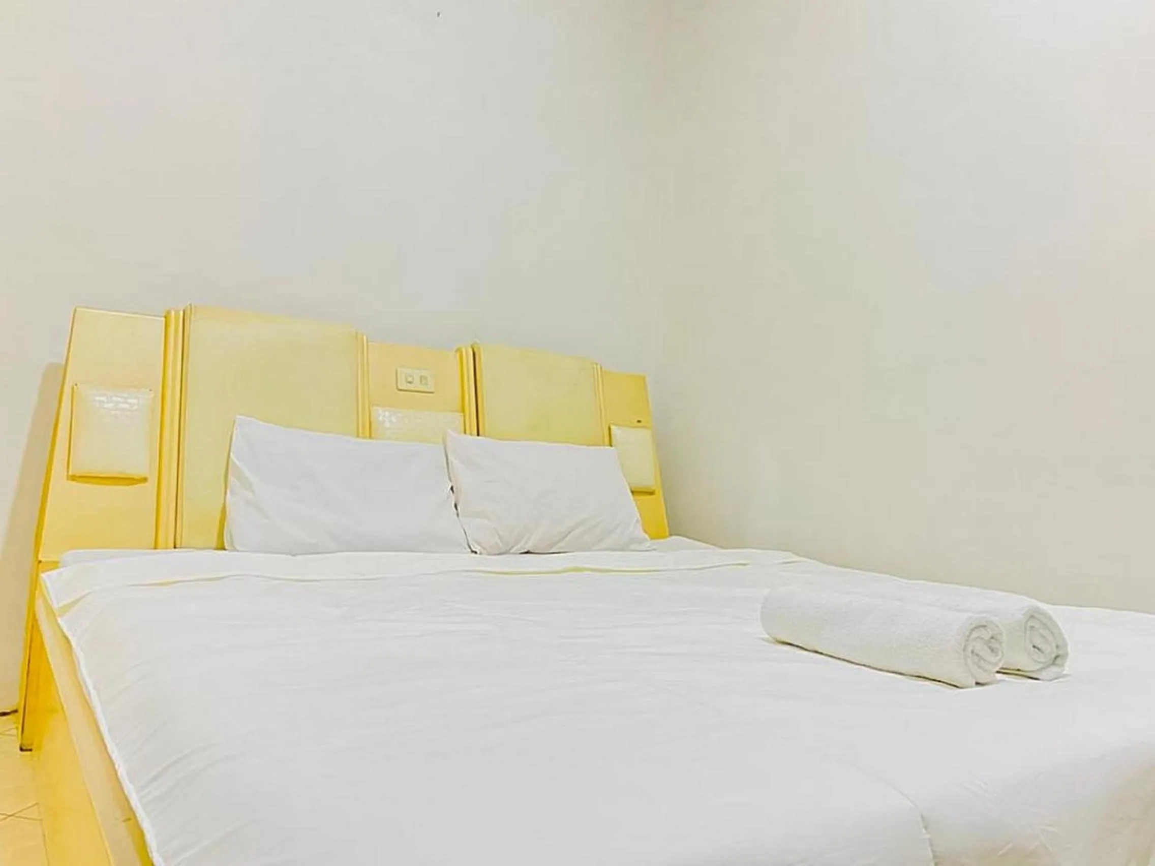 Standard Double Room in Monalisa Homestay Mitra RedDoorz