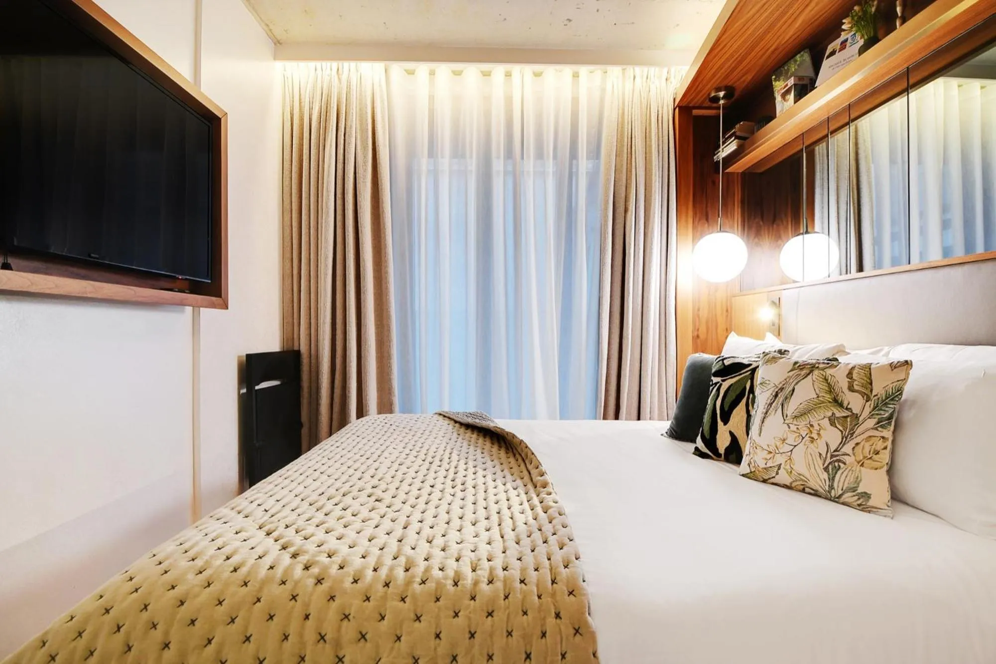 Small Double Room in CARD Hôtel