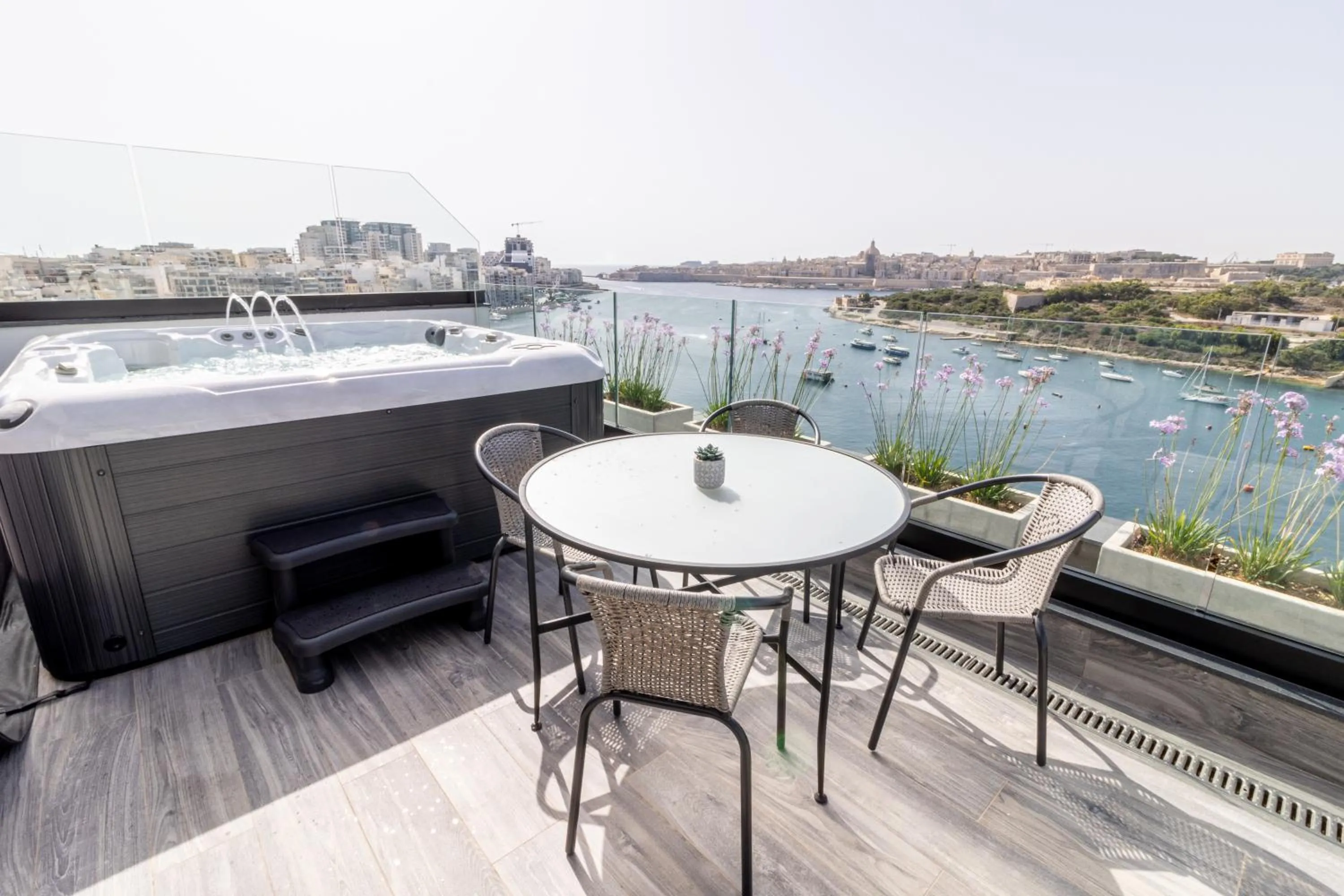 Suite with Hot Tub in The Londoner Hotel Sliema