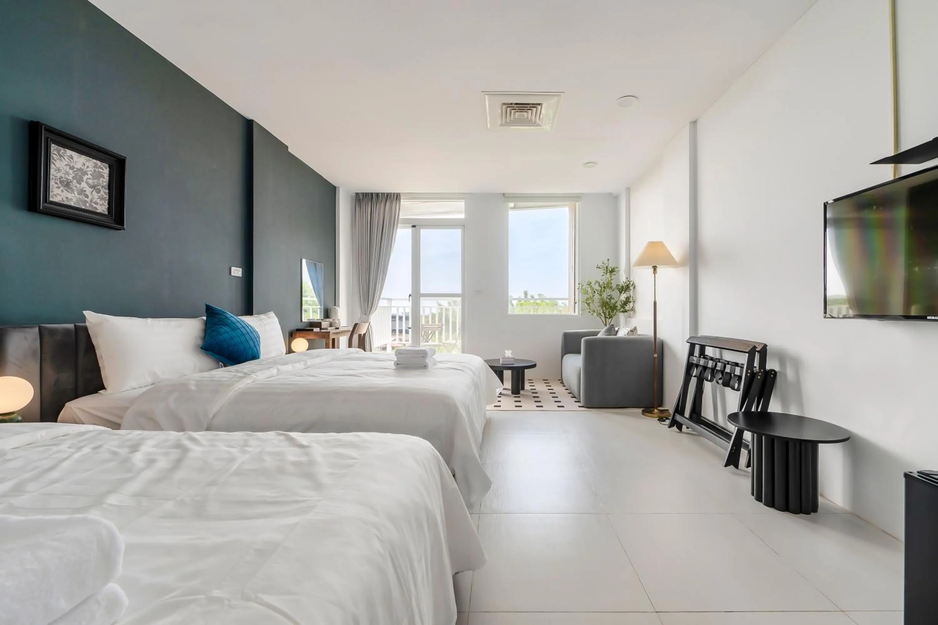 Quadruple Room with Balcony in Sunset Mu Style Inn