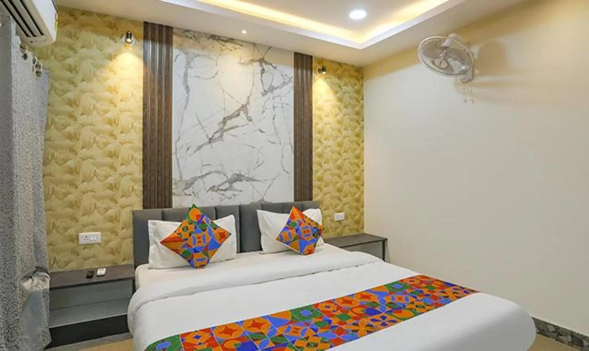 Deluxe Room - single occupancy in FabExpress Namaste Kashi - Dasaswamedh Ghat