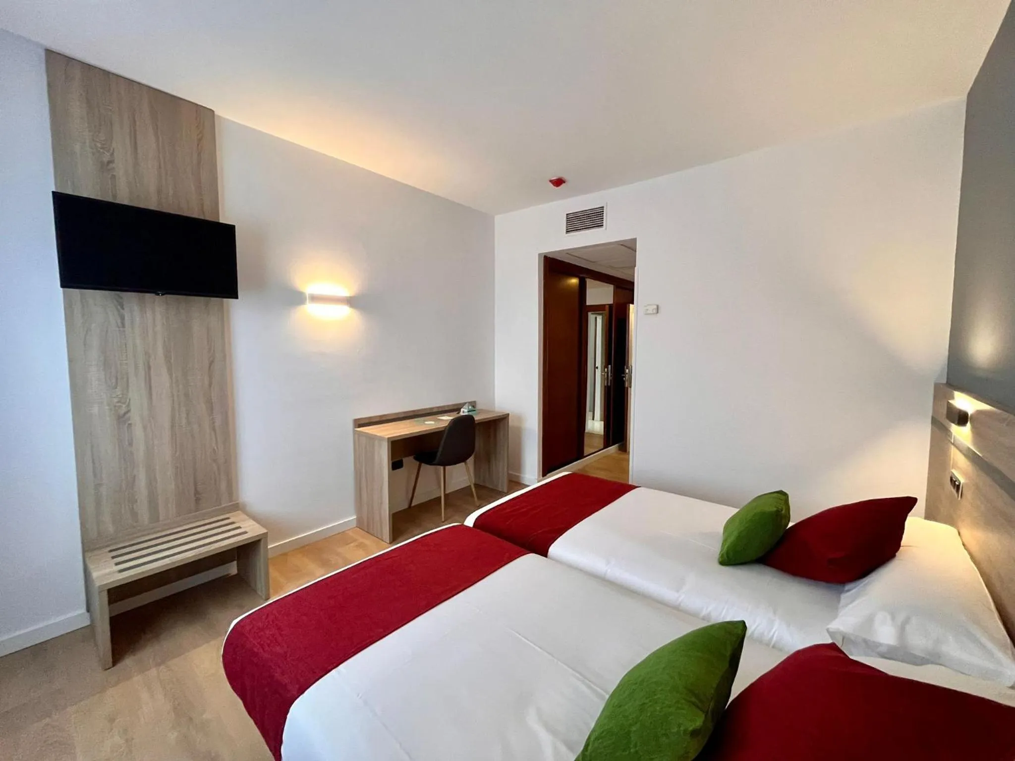 Economy Double Room in Hotel Alda Malvasía