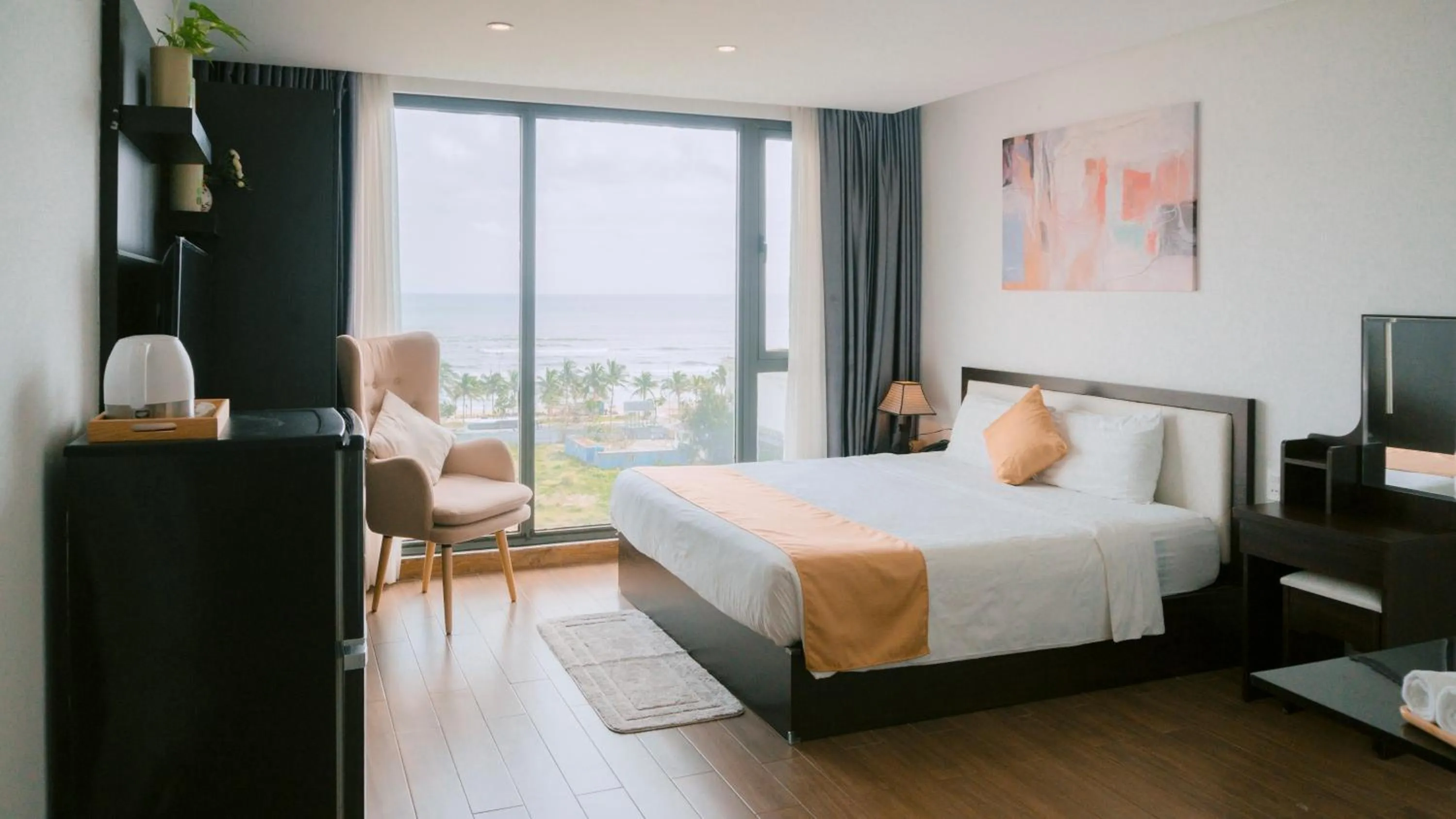 Deluxe Double Room with Sea View in Horizon Front Beach Hotel Danang