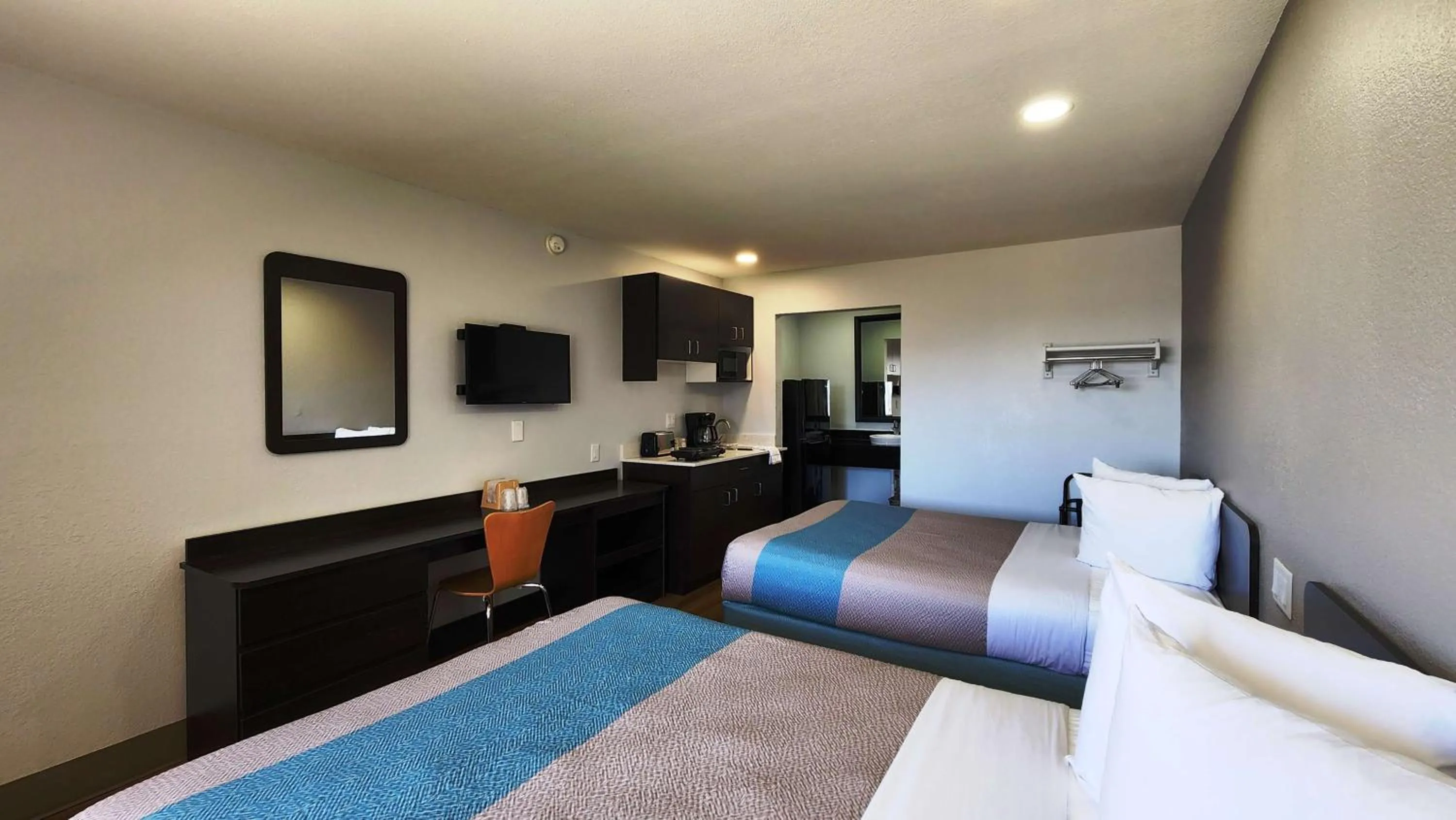 Deluxe Queen Room with Two Queen Beds - Non-Smoking in Studio 6 Webster TX Houston NASA Lake