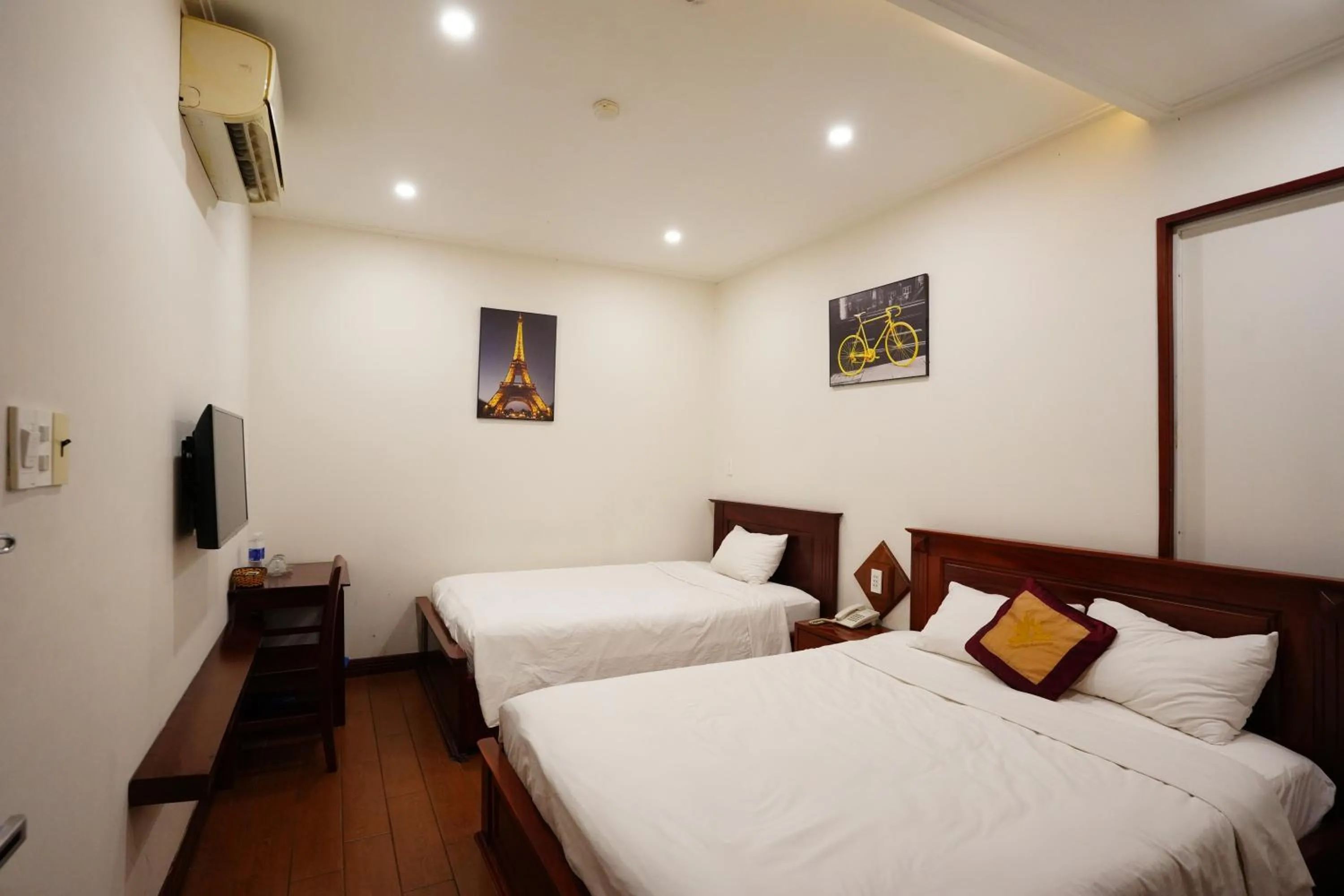 Deluxe Triple Room in Thành Vinh Hotel & Apartment