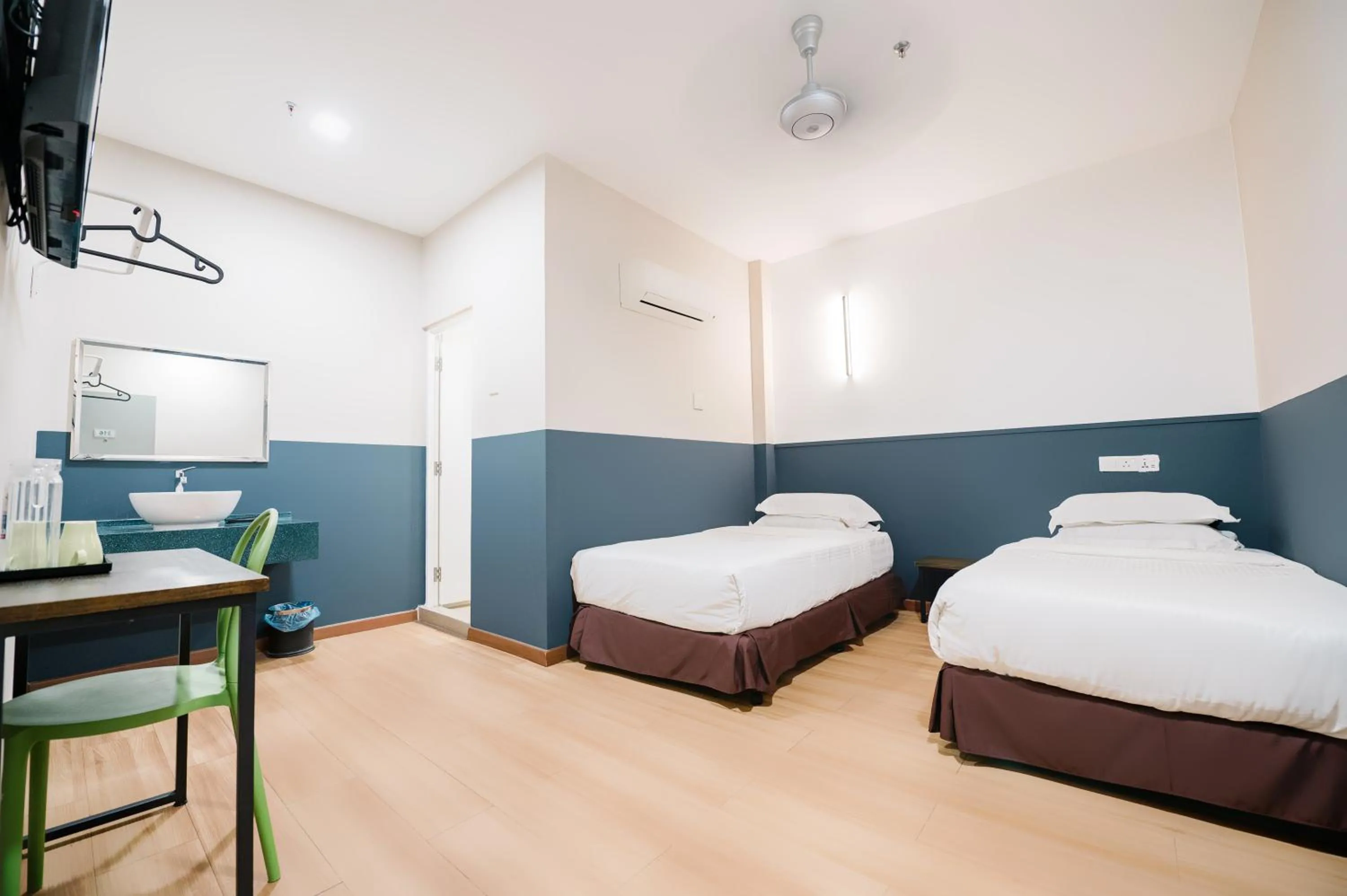 Standard Twin Room in The Concept Hotel KL - Batu Caves