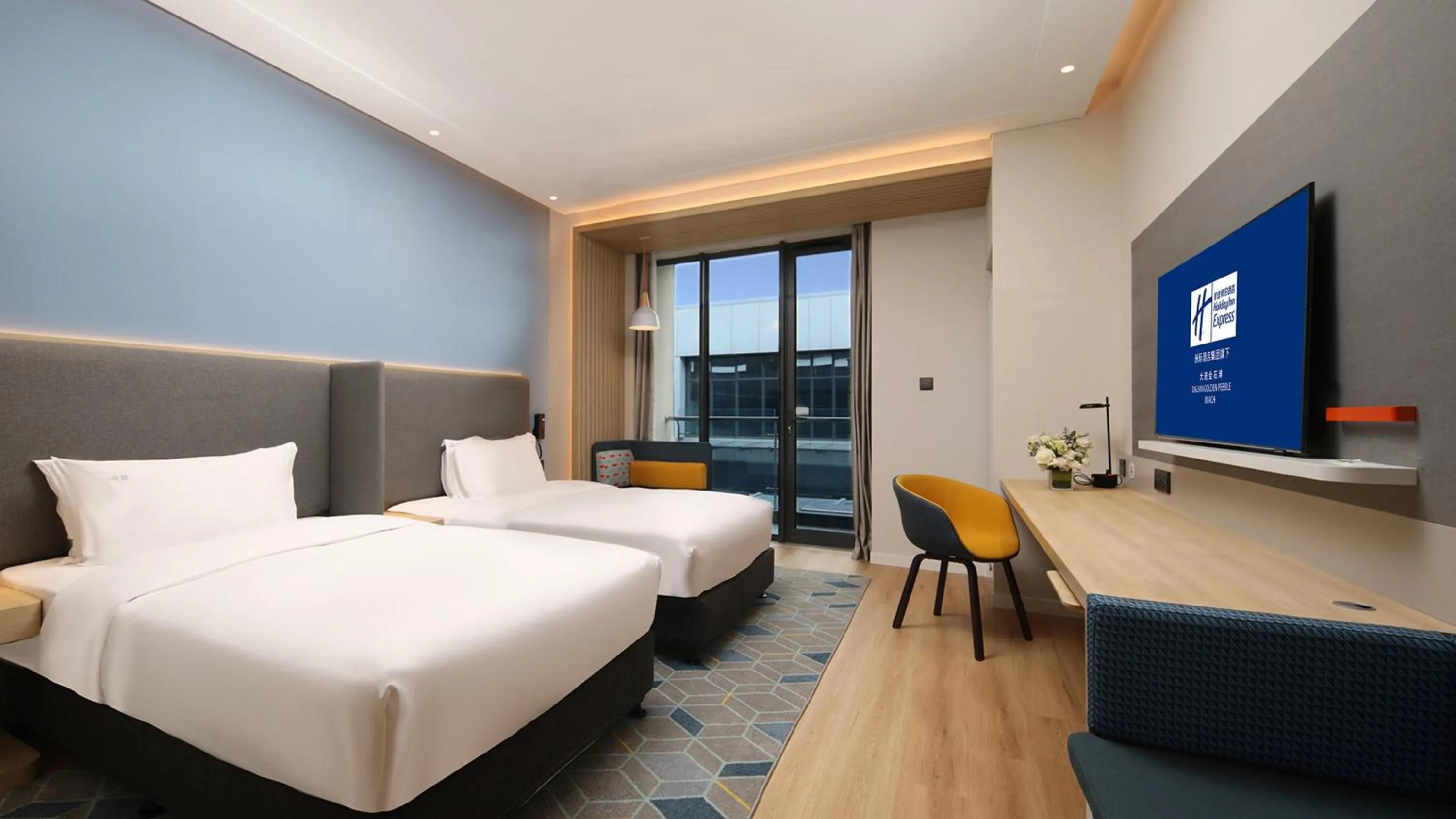 Standard Twin Room with Extra Floor Space in Holiday Inn Express Dalian Golden Pebble Beach by IHG